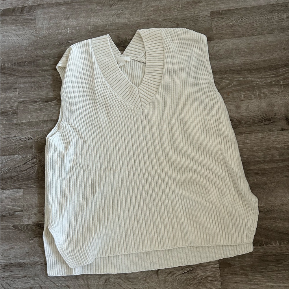 Knitted vest, oversized